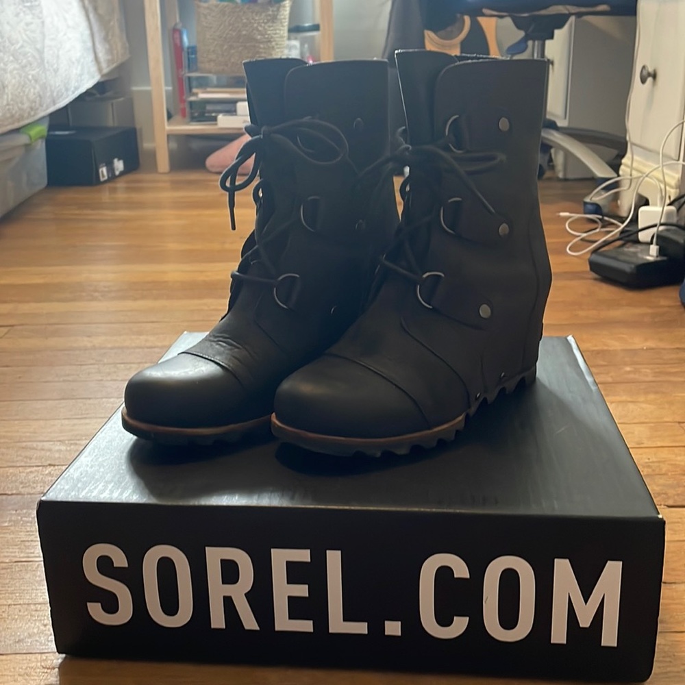 Sorel Lace Up Wedges- black color, size 8